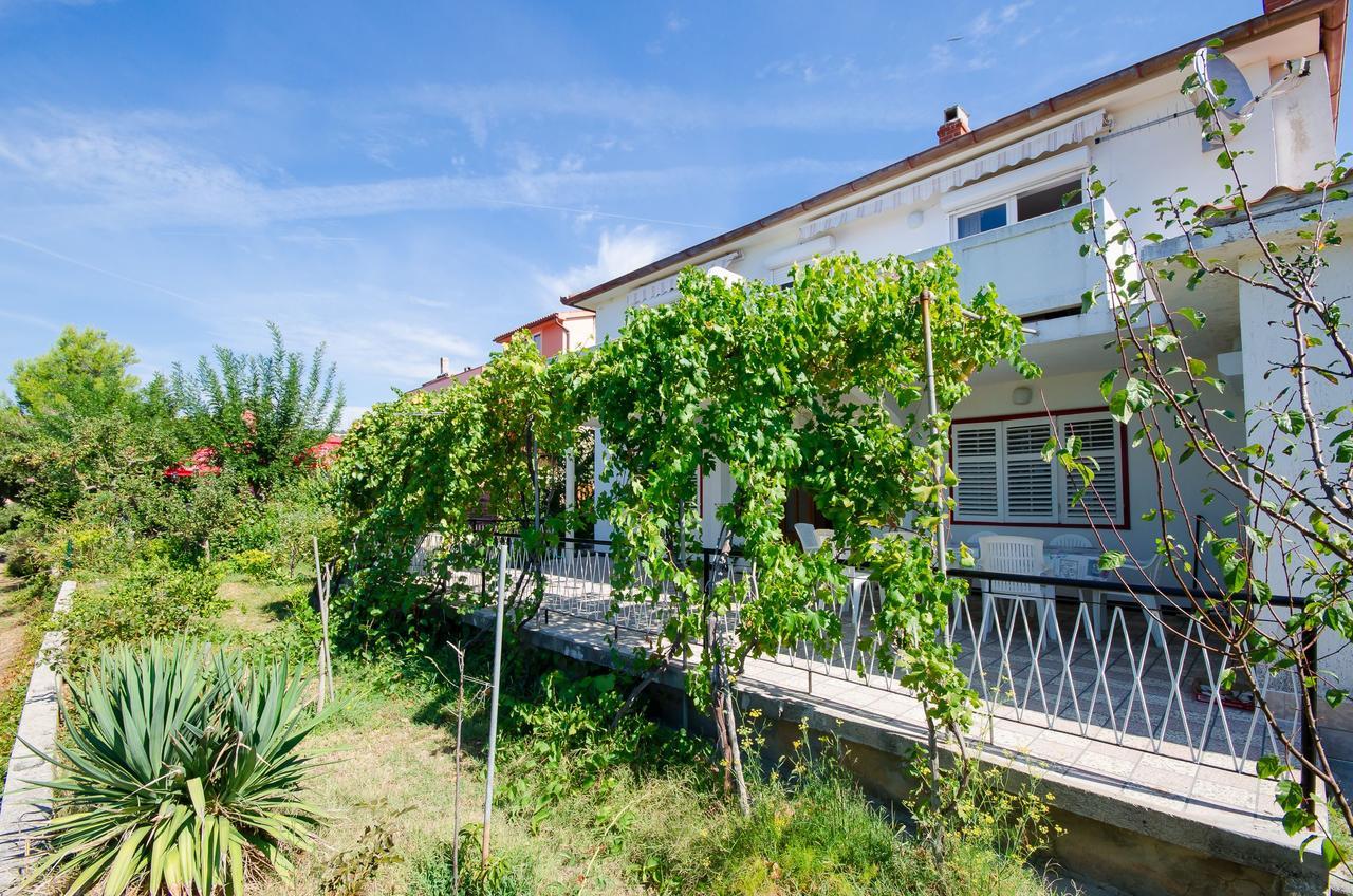 Apartments Biserka Barbat na Rabu Exterior photo