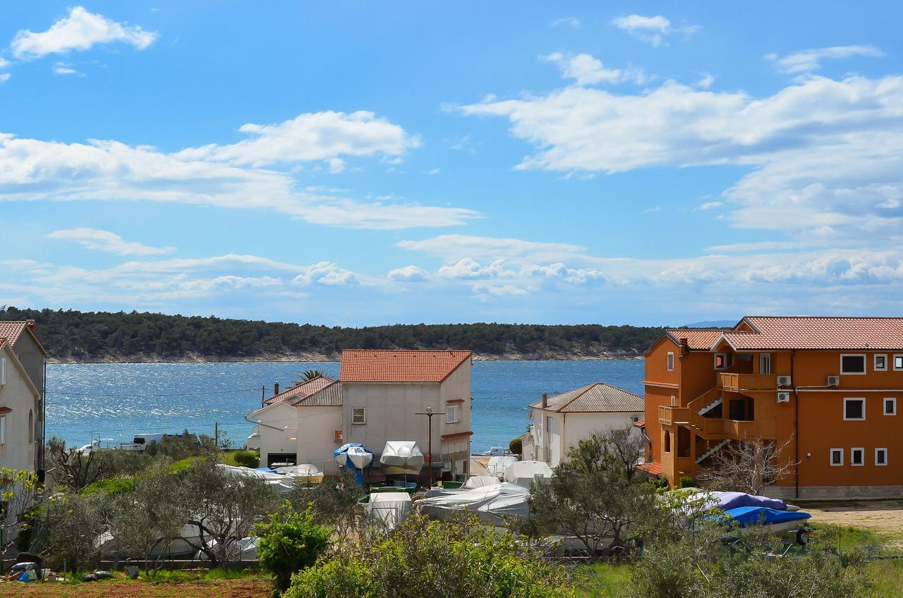 Apartments Biserka Barbat na Rabu Exterior photo